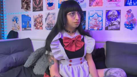 Snapshot of snowblack_ chatting on June 2026 04:20:02 PM Snow and Bubble online show from June 2026 04:20:02 PM
