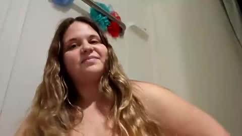 SnowwFoxxx online show from April 2026 12:12:01 AM