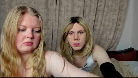 Snowwgirlls online show from February 2026 12:40:01 AM