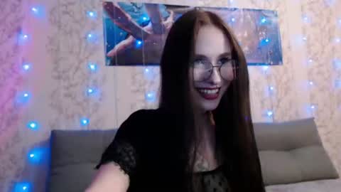 Snapshot of snowwhate_00 chatting on June 2026 07:07:01 PM SnowWhate 00 online show from June 2026 07:07:01 PM