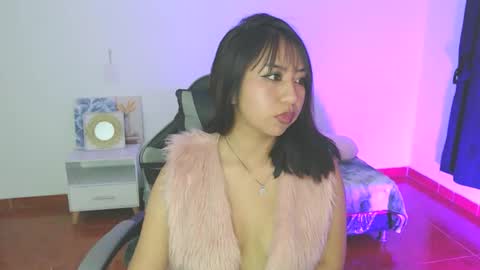 sofia online show from December 2025 06:46:02 PM