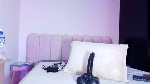 Sofia online show from December 2025 12:01:02 PM