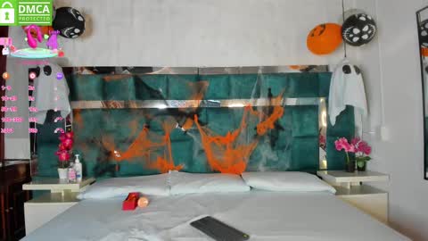 Sofia online show from October 2025 01:06:02 PM