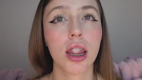     online show from October 2025 03:25:02 AM