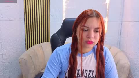 sofia_red_cn online show from June 2026 01:04:02 PM