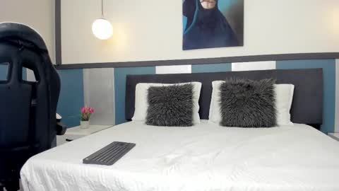 Sofia online show from November 2025 07:25:01 PM