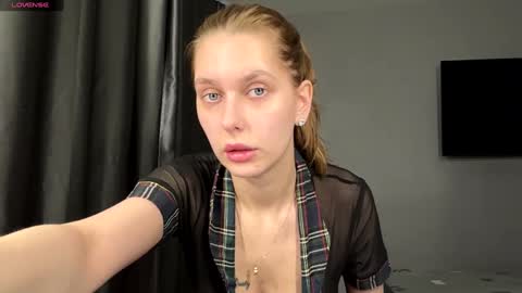 Hi My name is Sofia Welcome to my room Please thumbs up - its important online show from January 2026 06:40:01 AM