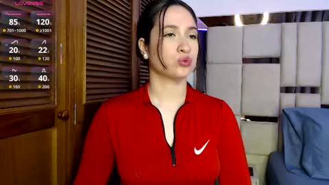 sofiaduque_26 online show from June 2026 05:17:02 PM