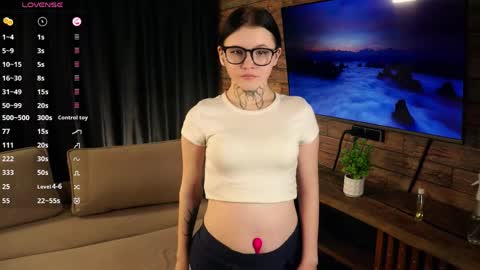 Snapshot of sofiahelberg chatting on April 2026 07:56:01 PM Third day here my name Eva online show from April 2026 07:56:01 PM