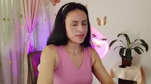 Sofi Bella online show from November 2025 06:40:01 PM