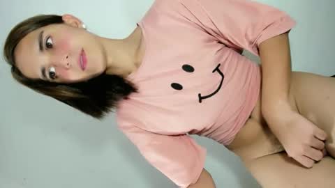 Snapshot of sofie_dolly chatting on May 2026 05:10:01 PM Sofie online show from May 2026 05:10:01 PM