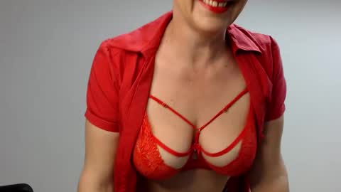Snapshot of sofie_velvet chatting on January 2025 07:50:02 PM Sofie Velvet online show from January 2025 07:50:02 PM