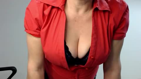 Snapshot of sofie_velvet chatting on January 2025 08:48:02 PM Sofie Velvet online show from January 2025 08:48:02 PM