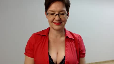 Snapshot of sofie_velvet chatting on January 2025 08:54:01 PM Sofie Velvet online show from January 2025 08:54:01 PM