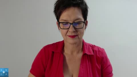 Snapshot of sofie_velvet chatting on September 2025 04:21:01 PM Sofie Velvet online show from September 2025 04:21:01 PM