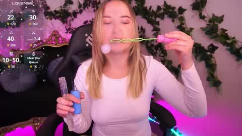 Sofie online show from October 2025 06:53:01 PM