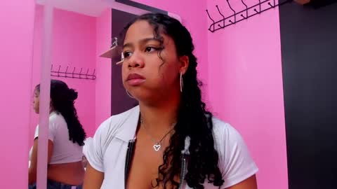 sofiifox online show from February 2025 05:59:01 PM