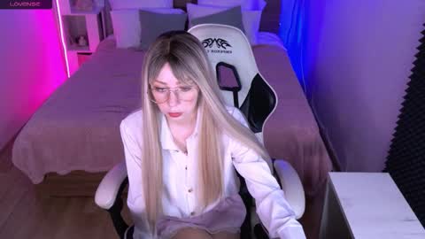 Sofia online show from October 2025 04:11:01 AM