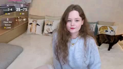 Mia online show from October 2025 08:27:02 PM