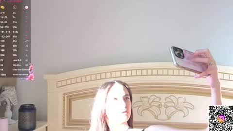 Snapshot of softiedream chatting on November 2025 06:14:01 AM Elly online show from November 2025 06:14:01 AM