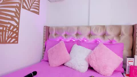 Snapshot of sofynovoa chatting on February 2026 04:33:01 AM online show from February 2026 04:33:01 AM