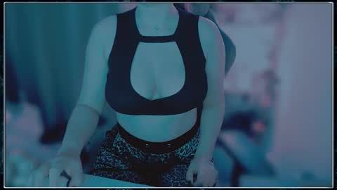 Gaby Solis online show from November 2025 01:22:01 PM