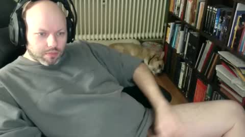 Snapshot of songoku81 chatting on November 2025 04:08:01 PM Tom online show from November 2025 04:08:01 PM