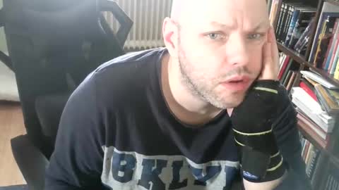 Snapshot of songoku81 chatting on February 2026 12:36:01 PM Tom online show from February 2026 12:36:01 PM