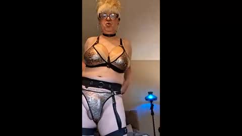 Snapshot of sonjastunning chatting on June 2026 02:17:02 PM Silicone Sonja. online show from June 2026 02:17:02 PM