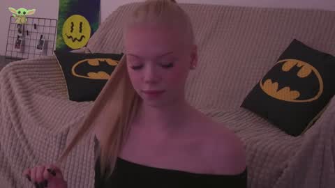 Snapshot of sonyaplush chatting on December 2024 09:11:01 PM Sonya Instagram Twitter sonyaplushgirl OnlyFans sonyaplush online show from December 2024 09:11:01 PM