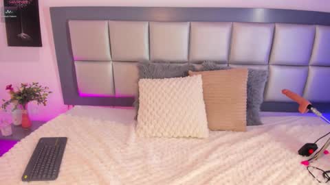 sophi Leone online show from February 2026 03:12:01 PM