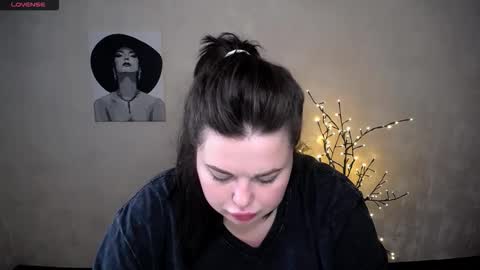 sophia__olsen online show from September 2025 05:40:01 AM