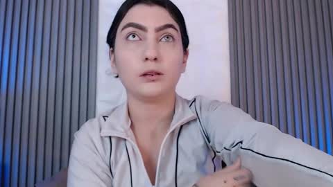 sophia hottie online show from September 2025 04:50:01 PM