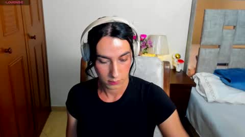 Snapshot of sophia_harry chatting on October 2025 09:05:02 AM sophia CM online show from October 2025 09:05:02 AM