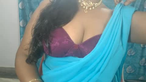 Snapshot of sophia_indian chatting on June 2026 05:01:01 AM Sophia Tamil online show from June 2026 05:01:01 AM