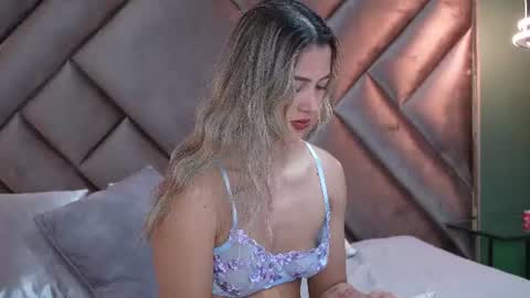 Snapshot of sophia_loreenn chatting on July 2026 05:05:02 PM Sofia online show from July 2026 05:05:02 PM