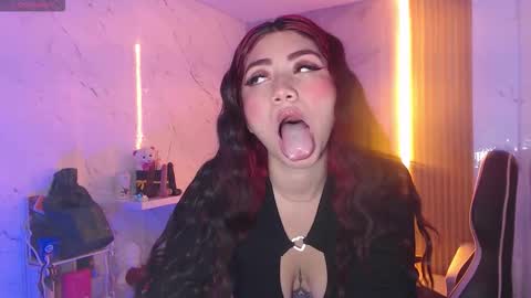 Sophia online show from December 2025 01:39:02 PM