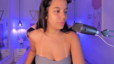 Sophie Hill  online show from November 2025 08:22:01 PM