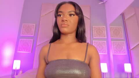 SophiaSmiths online show from February 2025 04:00:02 PM