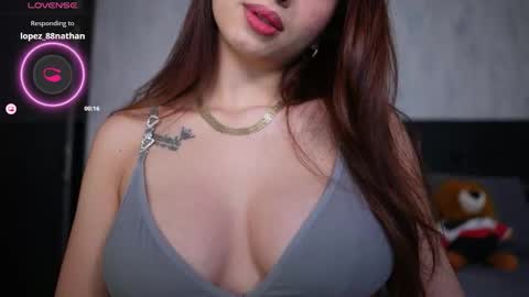 Snapshot of sophiaxv chatting on November 2025 01:18:01 AM Sophy online show from November 2025 01:18:01 AM