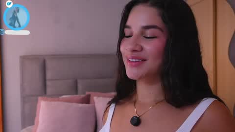 Snapshot of sophie_belton chatting on June 2026 08:33:02 PM sofia online show from June 2026 08:33:02 PM