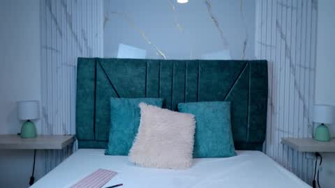 Sophie  online show from March 2026 11:00:02 PM