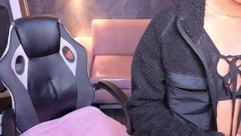 sophie_jones_b online show from April 2026 12:32:02 PM