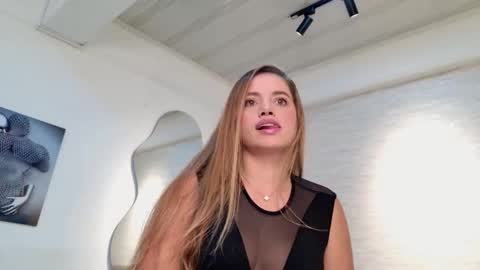Snapshot of sophie_rousses chatting on February 2026 01:05:01 PM sophie_rousses online show from February 2026 01:05:01 PM