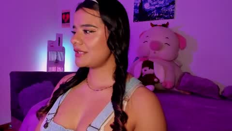 Snapshot of sophie_t_ chatting on June 2026 02:25:01 AM Sofia online show from June 2026 02:25:01 AM