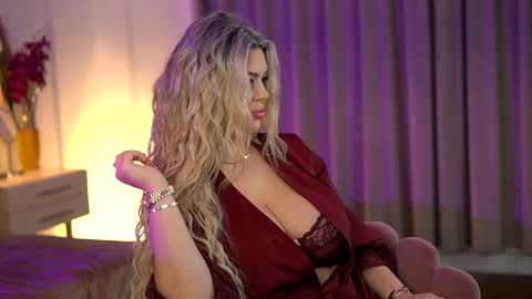 Sophie online show from December 2025 05:57:01 AM