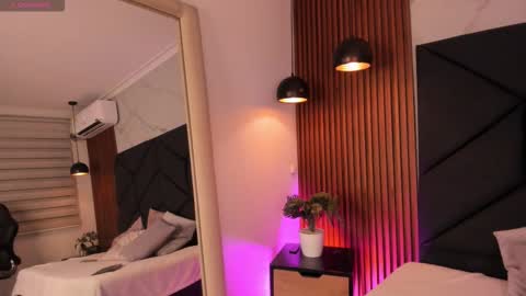 Snapshot of sophiecollins_1 chatting on October 2025 11:47:01 AM Sophie online show from October 2025 11:47:01 AM