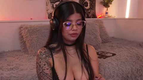 Sophiee  online show from November 2025 07:48:02 PM