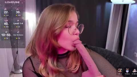 Snapshot of sophiemure chatting on September 2025 03:35:02 PM Sophie online show from September 2025 03:35:02 PM