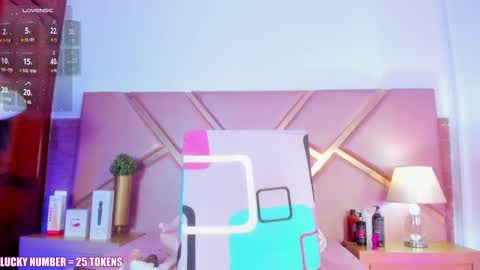 Sophie online show from October 2025 01:01:02 PM